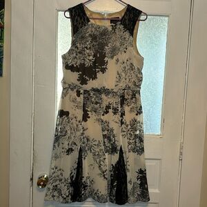 Scarlett Women’s Black and Cream White Floral fit and flare lace dress size 14